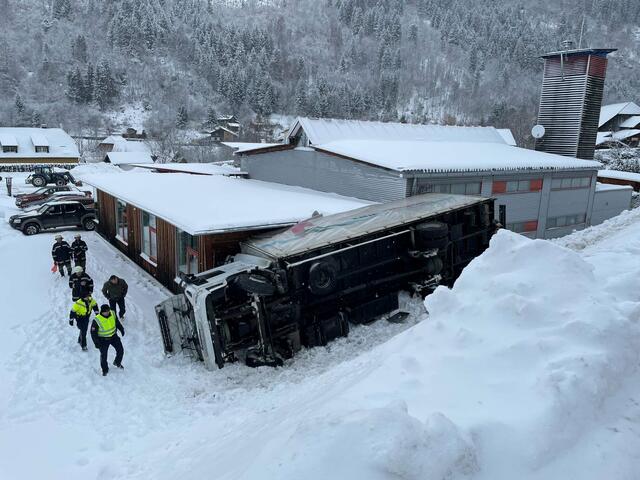 In Stadl-Predlitz landete ein Lastwagen beim Rüsthaus. | Foto: FF Ramingstein