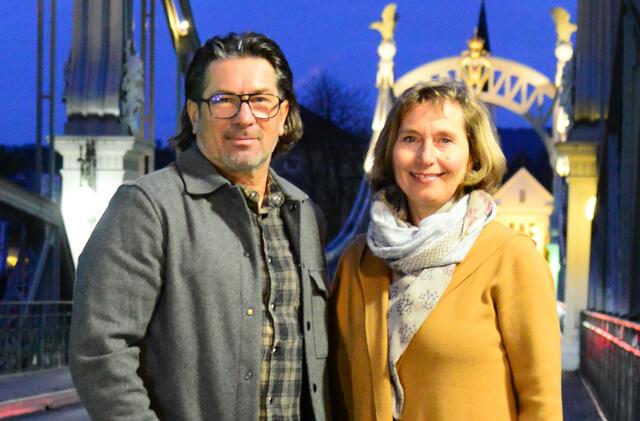 Rudy Pertl (Laufen) und Gertraud Schnaitl (Oberndorf) leiten die grenzüberschreitende Wirtschaftsplattform Laufen-Oberndorf. | Foto: Dunkelbunt Design