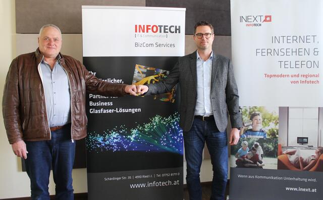 Win-win-Situation: Franz Schiebler von wnet Elektro Schiebler (l.) und Mag. Bernhard Schuster von Infotech (r.) beim Vertragsabschluss. | Foto: Infotech