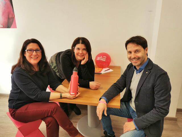 Wachstumsmanagerin Martina Prosser, Landesgeschäftsführerin Verena Polzer und Landessprecher Markus Unterdorfer-Morgenstern freuen sich auf gute Zusammenarbeit. | Foto: NEOS Kärnten