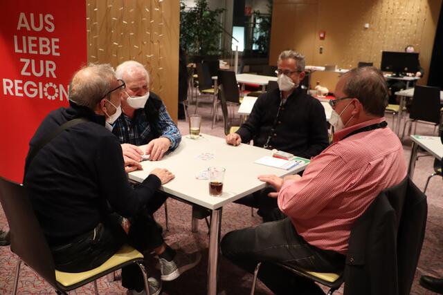 Die Männerrunde hatte einiges zum Diskutieren. | Foto: Anna Wieser
