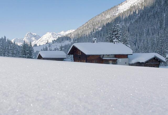 Verschneite Landschaft in Arlberg. Heimatleuchten: Der Arlberg – Mehr als Jetset am Freitag, 18. Februar, ab 20:15 Uhr auf ServusTV. | Foto: © ServusTV / Oliver Lerch