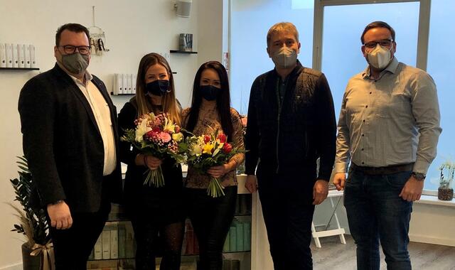 Eröffnung des Friseursalons "Herzwerk" in Fehring: 2. Vizebürgermeister Marcus Gordisch, Melanie Krautgartner, Jasmin Ecker, Bürgermeister Johann Winkelmaier und Stadtamtsdirektor-Stellvertreter Klaus Sundl (v.l.). | Foto: Stadtgemeinde Fehring
