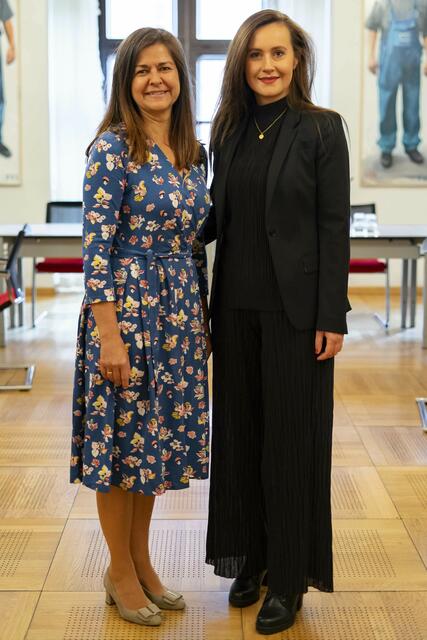 Soziallandesrätin Doris Kampus und Landtagsabgeordnete Michaela Grubesa zeigen sich über das Angebot einer Krisenwohnung für den Bezirk Liezen sehr zufrieden. | Foto: Peter Drechsler