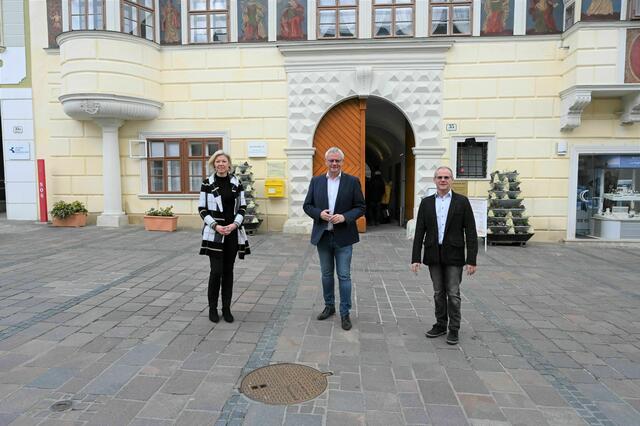 Magistratsdirektorin Gerda Török, Bürgermeister Thomas Steiner und der Vorsitzende des Personalvertretung Gerald Werschlein (v.l.) stellten im März 2021 das Eisenstadt-Modell vor | Foto: Stadt Eisenstadt