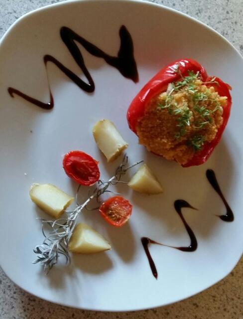 Gefüllter Paprika mit Linsen und Couscous  | Foto: Petra Mayr