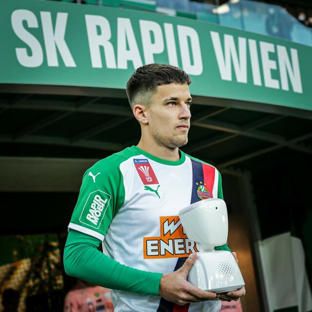 Rapidspieler Jonas Auer lief gemeinsam mit "Rapidini" aufs Hütteldorfer Grün. | Foto: SK Rapid