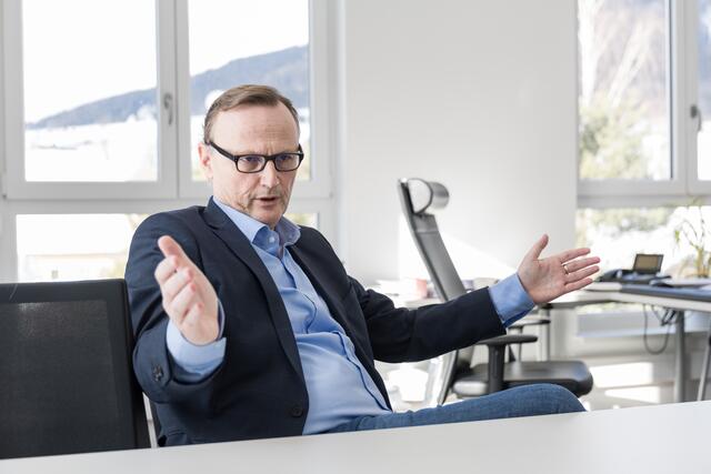 Wolfgang Grabner ist Geschäftsführer bei Maschinenbau Koller. Drei bis vier Mal in der Woche pendelt er nach Aflenz. | Foto: Martin Meieregger