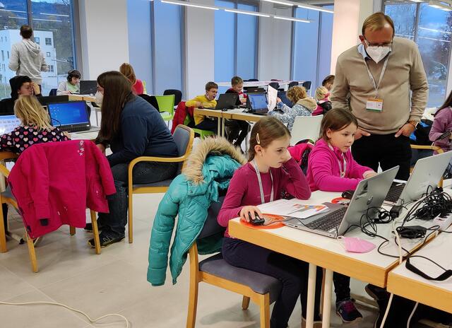 Bei CoderDojo Steyr tauchen die Fachkräfte von morgen spielerisch in die Welt der Digitalisierung ein - dank des Sponsorings zahlreicher Unternehmen aus Steyr und Umland. | Foto: TIC Steyr 