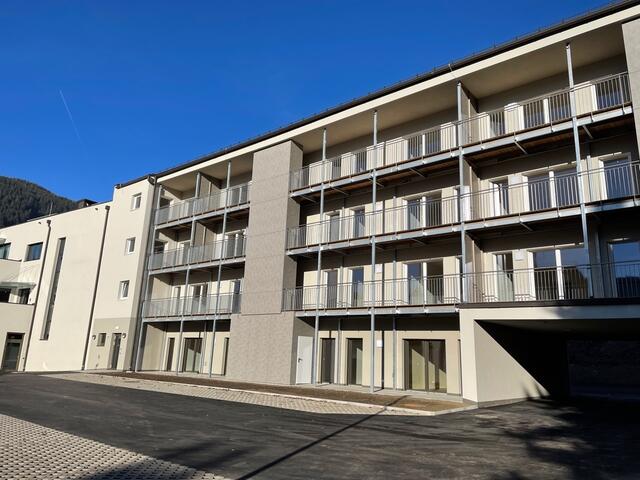Die Wohnungen verfügen über großzügige Balkone bzw. die beiden unteren Wohnungen über eigene kleine Gärten. | Foto: Bauplanung &amp; Baumanagement