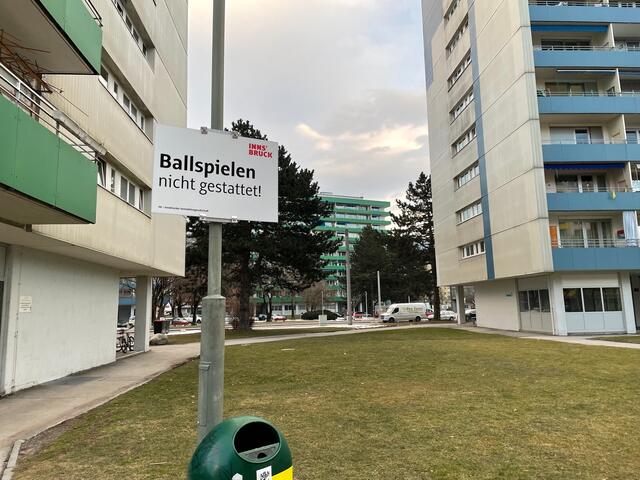Im O-Dorf ist das Ballspielen verboten.  | Foto: Michael Steger