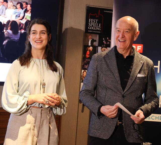 "Einen Star wie Asmik Grigorian könnten wir uns als Gollinger Festspiele nie leisten. Aus diesem Grund kommt deshalb nur ein Charity-Konzert infrage", sagt Hermann Döllerer selbstironisch bei der Präsentation von Asmik Grigorian. | Foto: Neumayr