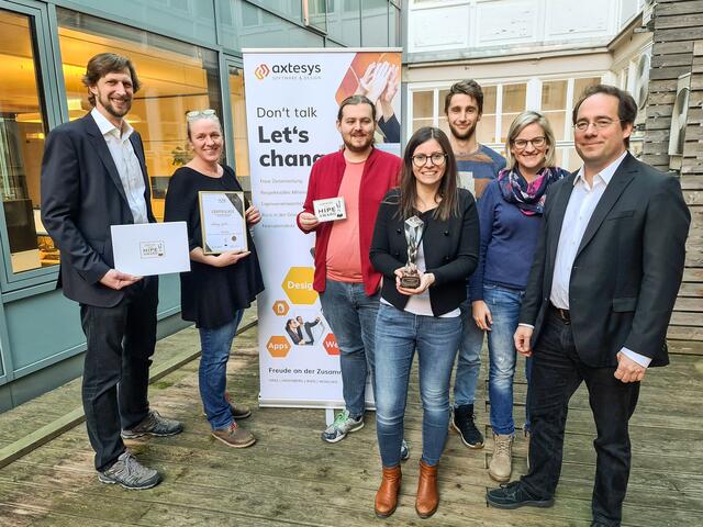 Die Digitalisierungsexpert:innen punkteten speziell im Bereich „Fachkompetenz“ und „Kundennutzen“. Das in Summe 50-köpfige Team nahm die Auszeichnung mit Freude entgegen. | Foto: axtesys