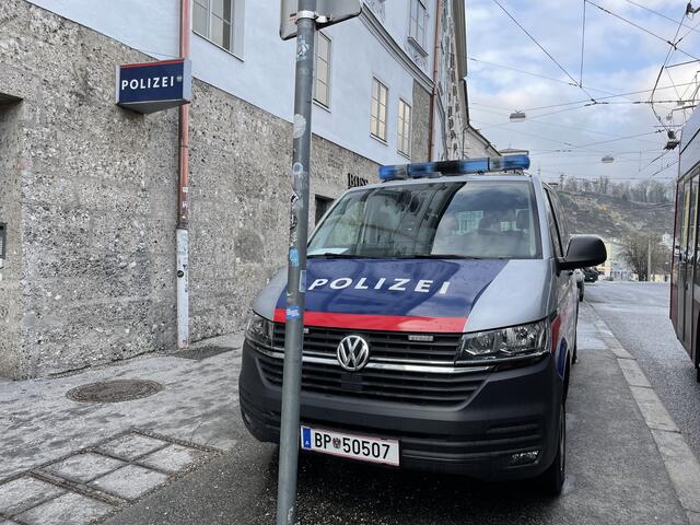 Die Polizei forschte ein illegales Glücksspiellokal in der Stadt Salzburg aus.  | Foto: sm
