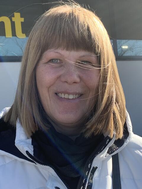 Karin Baumgartner, Pfaffstätten
Wenn die Lokale offen sind gehe ich sehr gerne aus, vor allem zum Heurigen. Für uns Dampfer ist es ohnedies schwierig.