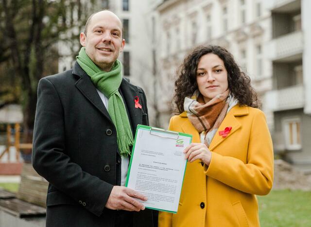 Kritik an den Leerständen und den vielen Freizeitwohnsitzen im Seengebiet üben die beiden Landtagsabgeordneten der Grünen, Ines Vukajlović und Rudi Hemetsberger.  | Foto: Grüne OÖ