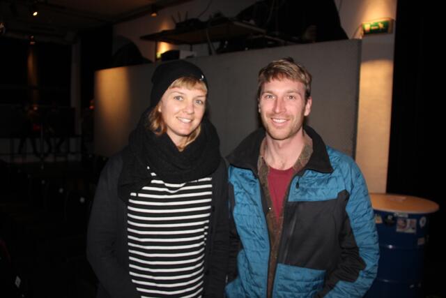 Julian und Lena aus Rum kamen, um sich das feministische Stück anzusehen.