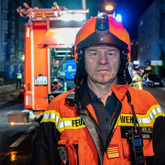 Zahlreiche Einsatzkräfte der Berufsfeuerwehr Linz waren im Einsatz.  | Foto: FOTOKERSCHI.AT / KERSCHBAUMMAYR