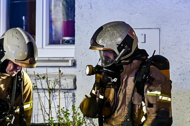 Zahlreiche Einsatzkräfte der Berufsfeuerwehr Linz waren im Einsatz.  | Foto: FOTOKERSCHI.AT / KERSCHBAUMMAYR