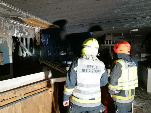 Zimmerbrand in Stainz: Die Feuerwehren Stainz und Wald bei Stainz waren rasch am Einsatzort. | Foto: BM Maier/FF Stainz