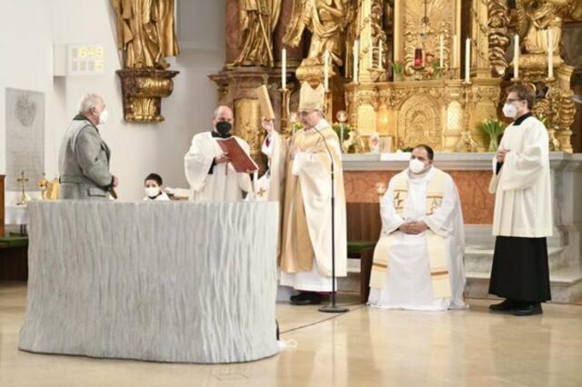 Diözeanbischof Wilhelm Krautwaschl bei der Lesung zum Festgottesdienst in der Stadtpfarrkirche Deutschlandsberg | Foto: Fineart Photos by Andrea Schober