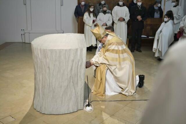 De neue Altar in der umfassend sanierten Stadtpfarrkirche nach den Entwürfen von Markus Jeschaunig | Foto: Fineart Photos by Andrea Schober