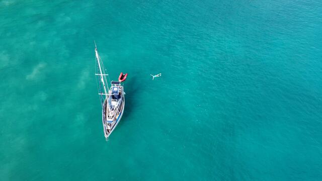 Auf seiner 11 Meter langen Sunbeam namens "Webik" ist Puttinger noch bis Anfang Sommer unterwegs.  | Foto: Puttinger