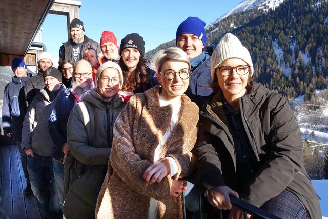 Die ersten 16 Listenplätze der Bürgermeisterliste von Helmut Mall (hinten links), es fehlen: Andy Gohl, Emanuel Falch und Richard Matt. | Foto: Bürgermeisterliste