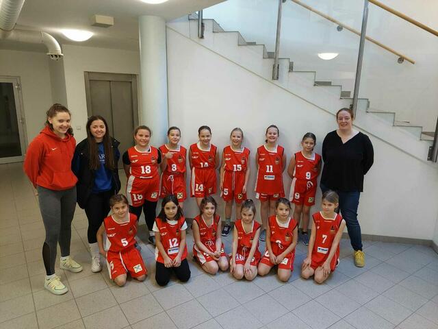 Die U11-Minihexen absolvierten ihre allerersten Spiele bei einem Turnier und konnten eines von vier Spielen für sich entscheiden. | Foto: Markus Caloun