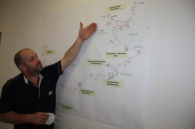 Klaus Wallner zeigt sein großes Einzugsgebiet. | Foto: Oblak