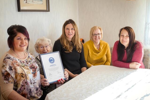 Ein kleiner Teil der Gutbetreut.at-Familie bei der Zertifikatsverleihung via Videokonferenz: Klaudia Krnacova, Hilda Kothbauer, Margit Hermentin, Beate Rottenmanner und Susanne Schramm. | Foto: Thomas Huber