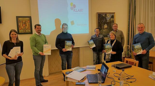 KLAR! Managerin Karina Zimmermann, Bgm. Rainer Hirschmann, Bgm. Günter Schalko, Bgm. Karl Schraml, Vbgm. Margit Weikartschläger, Bgm. Franz Kuben und Bgm. Andreas Kozar (v.l.). | Foto: KLAR! Waldviertel Nord