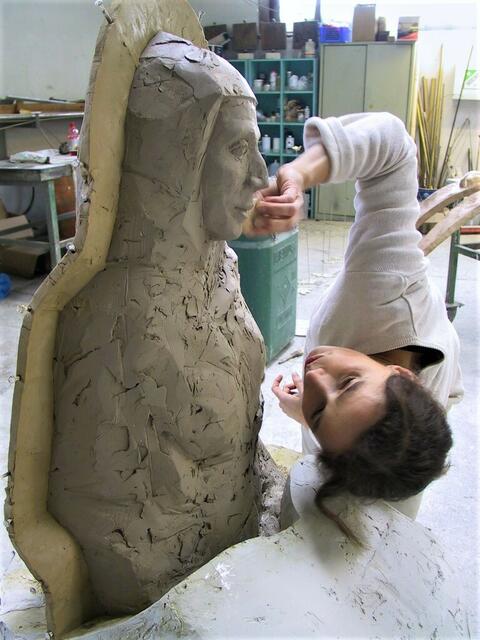 Eine Skulptur aus Keramik entsteht. | Foto: WOCHE