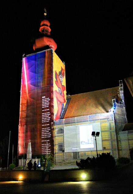Die Kirchenverhüllungsaktion in Straden. | Foto: WOCHE