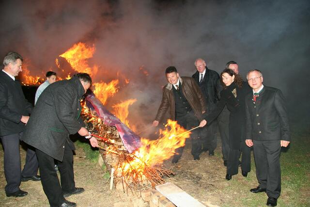 Bei einer Kunstaktion wurde ein Fastentuch verbrannt. | Foto: WOCHE
