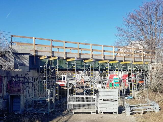 Die alte Eisenbahnbrücke im Nordbahnviertel wird zukünftig für Fußgängerinnen und Fußgänger begehbar sein. | Foto: BV2