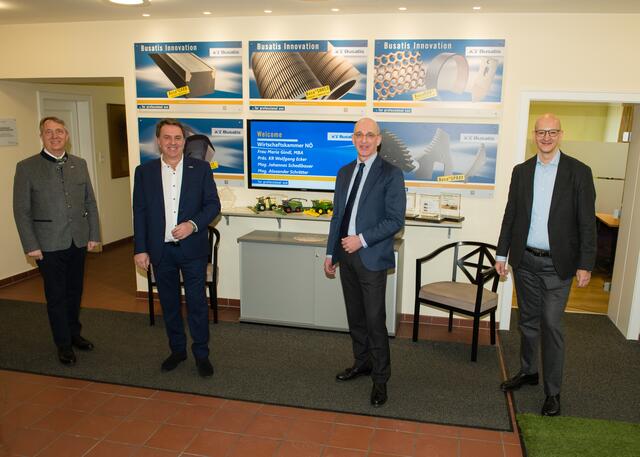 Betriebsbesuch in Purgstall: WKNÖ-Spartengeschäftsführer Industrie Alexander Schrötter, WKNÖ-Präsident Wolfgang Ecker, Busatis-Geschäftsführer Christoph Jordan und WKNÖ-Direktor Johannes Schedlbauer | Foto: Tanja Wagner