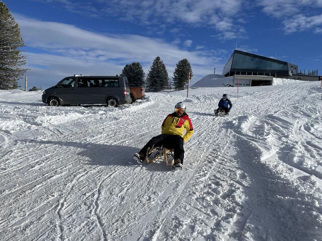 Vom Gipfel geht es über den Winterwanderweg wieder bis zum Ausgangspunkt. | Foto: Verderber