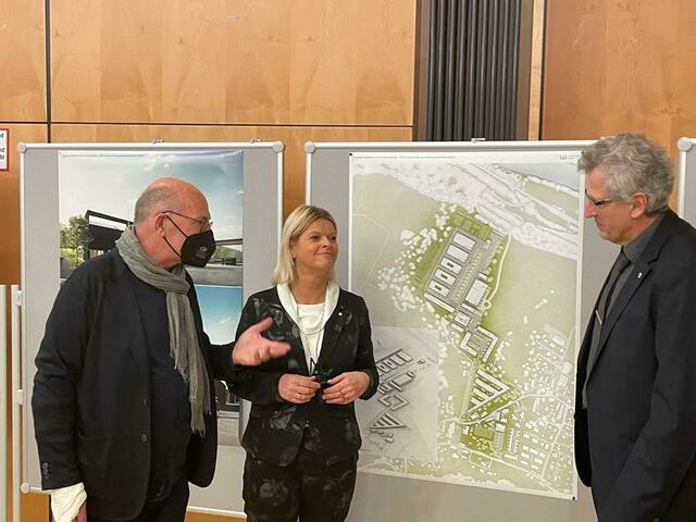 Tanner im Rahmen der Projekvorstellung in Villach. Ob es auch ein Kasernenprojekt im Klagenfurt geben wird? Ein Dementi gab es hierzu nicht | Foto: MeinBezirk.at 