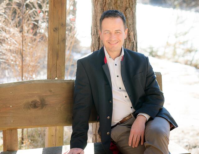 Bürgermeisterkandidat Daniel Patscheider stellt sich in Ried im Oberinntal der Bürgermeisterwahl.  | Foto: Türker Erisöz