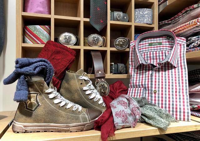 On Tracht oder Business Kleidung, alles wird dem Kunden beim Modehaus Laschober angeboten. | Foto: RegionalMedien Hofmüller