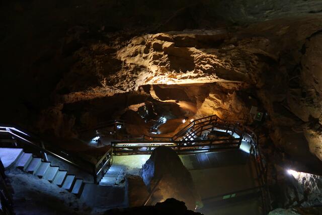 Ein dreiköpfiges Forscherteam ist in der Lamprechtsofenhöhle bei St. Martin bei Lofer eingeschlossen.