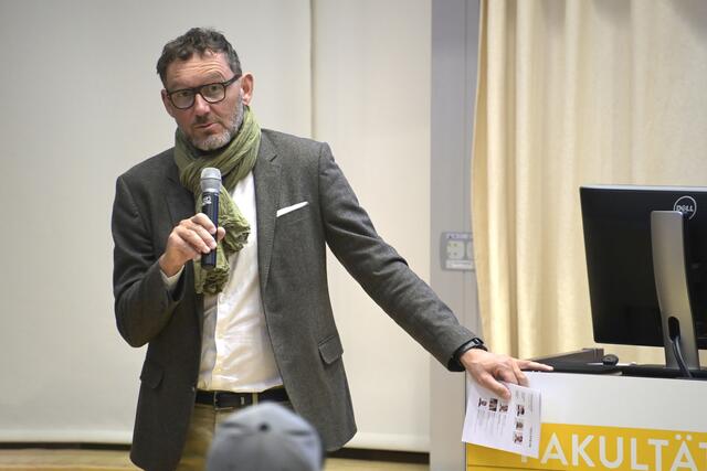 Moderator Paul Voithofer (Voithofer + partner) führt durch den Abend. | Foto: Peter Kainrath