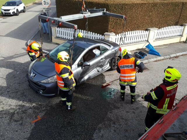 Aus unbekannter Ursache kollidierten zwei Fahrzeuge miteinander | Foto: FF Grafenwörth