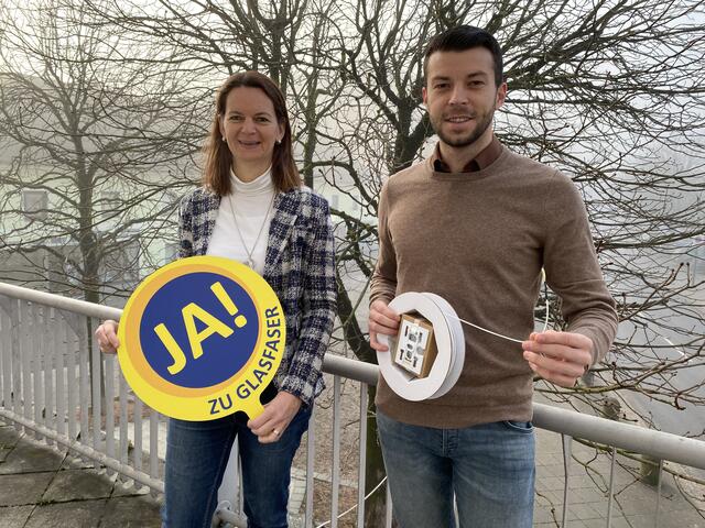 Bürgermeisterin Kerstin Suchan-Mayr und Stadtrat Rafael Mugrauer freuen sich über den ermöglichten Start des Projekts. | Foto: Stadtgemeinde St. Valentin