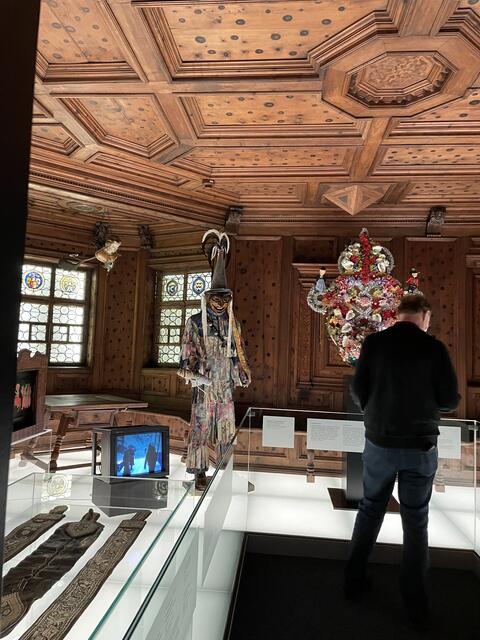 Die Goldegger Stube im Salzburg Museum zeigt vielerlei aus dem Salzburger Brauchtum.  | Foto: sm