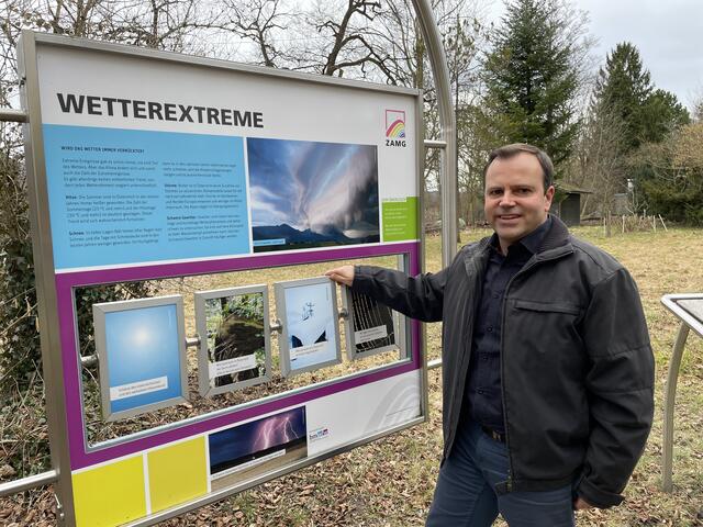 Der Salzburger Meteorologe Alexander Ohms, hier bei der Zamg in Freisaal, gibt einen kleinen Vorgeschmack auf die Frühlingsmonate.  | Foto: Lisa Gold