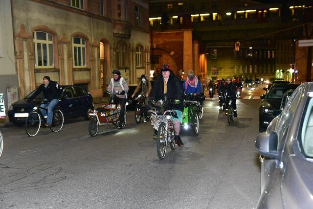Waren bei einer Rad-Protestfahrt Anfang Februar nur ca. 50 Personen am Start, waren es diesmal rund 250 Teilnehmende, die quer durch Wien radelten. | Foto: Markus Spitzauer