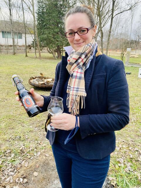 Marlene Hrabanek-Bunyai vom Naturpark Rosalia-Kogelberg feiert eine weitere regionale Spezialität. 