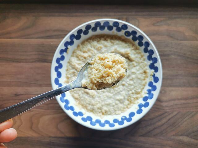 Das Sojagranulat zubereiten. | Foto: Katrin Ebetshuber